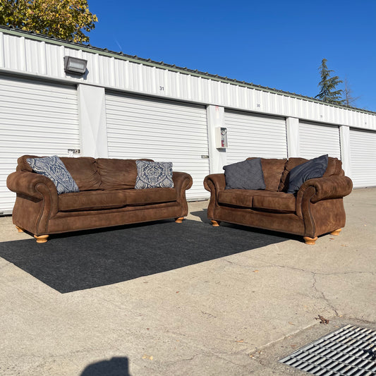 Beautiful Broyhill Micro Fiber Brown Couch & Loveseat Set